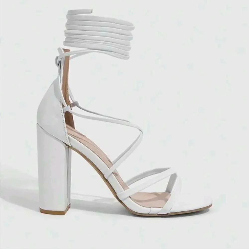 Cuccoo white platform strappy heels Sz 9
